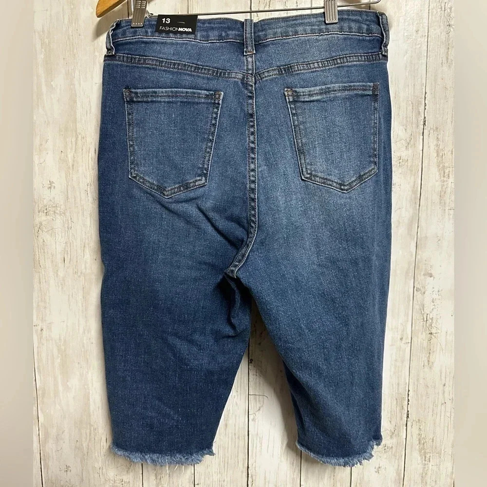 Fashion Nova Distressed Bermuda Short Jeans Size 13 - Picture 3 of 10